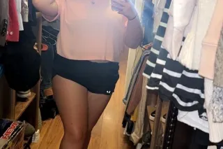 spicy white girl conent creator and down for sexuall favors😉 - Image 4